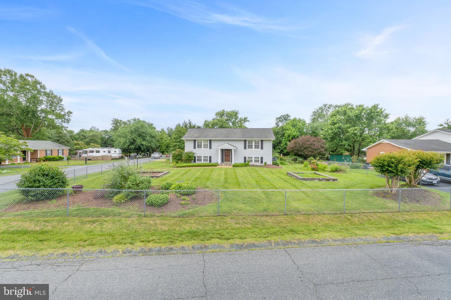 101 DEERWOOD RD, CHARLOTTESVILLE, Virginia 22911, 3 Bedrooms Bedrooms, ,2 BathroomsBathrooms,Residential,For sale,101 DEERWOOD RD,VAAB2001026 MLS # VAAB2001026