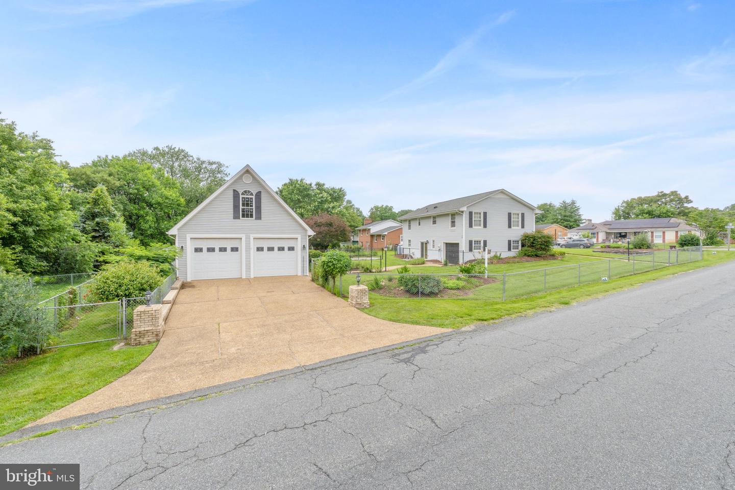101 DEERWOOD RD, CHARLOTTESVILLE, Virginia 22911, 3 Bedrooms Bedrooms, ,2 BathroomsBathrooms,Residential,For sale,101 DEERWOOD RD,VAAB2001026 MLS # VAAB2001026