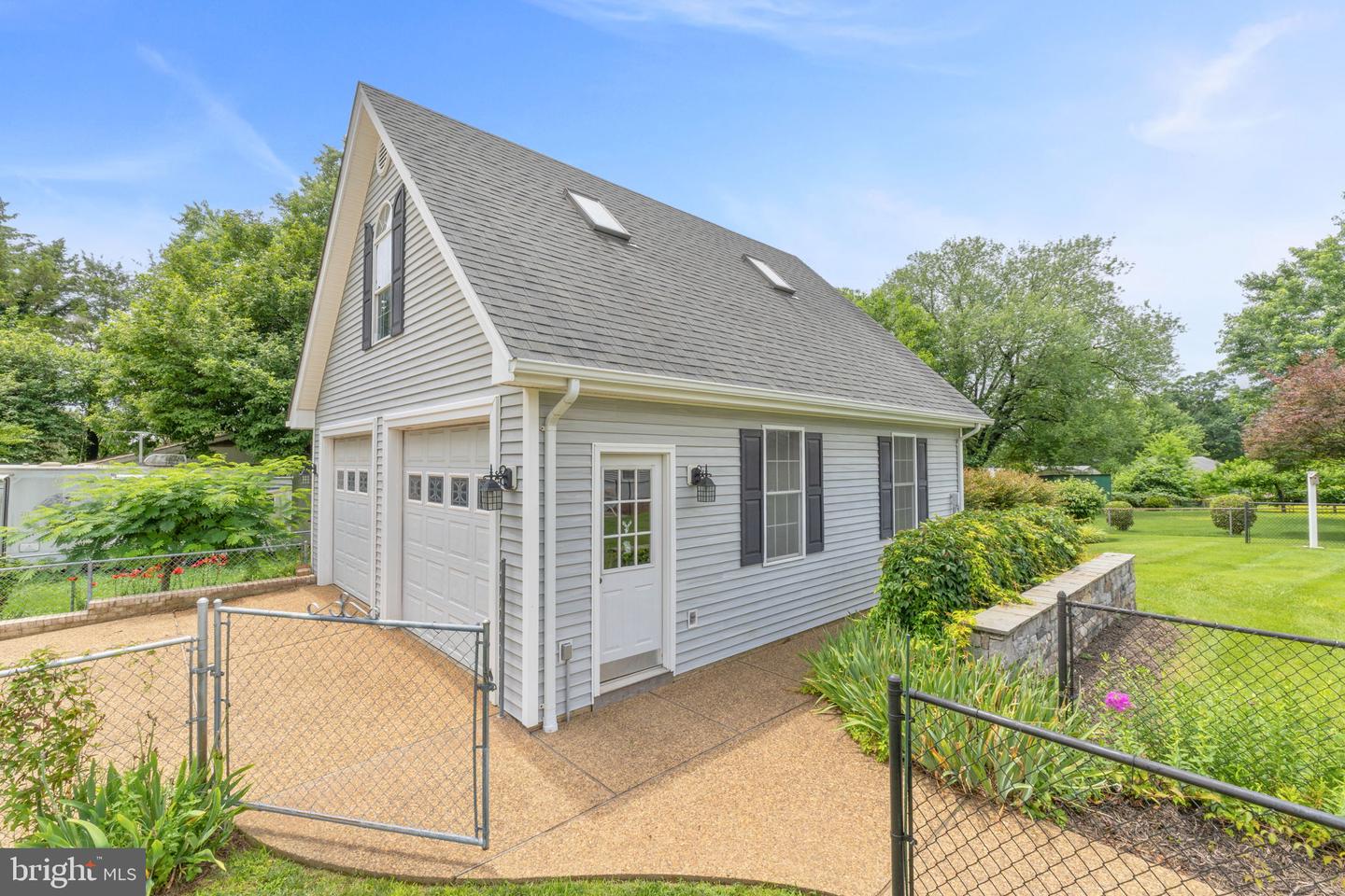101 DEERWOOD RD, CHARLOTTESVILLE, Virginia 22911, 3 Bedrooms Bedrooms, ,2 BathroomsBathrooms,Residential,For sale,101 DEERWOOD RD,VAAB2001026 MLS # VAAB2001026