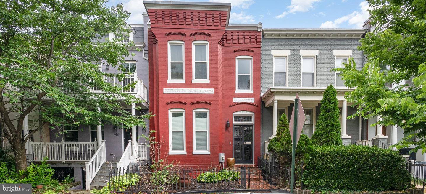 912 7TH ST NE, WASHINGTON, District Of Columbia 20002, 3 Bedrooms Bedrooms, ,1 BathroomBathrooms,Residential,For sale,912 7TH ST NE,DCDC2206582 MLS # DCDC2206582