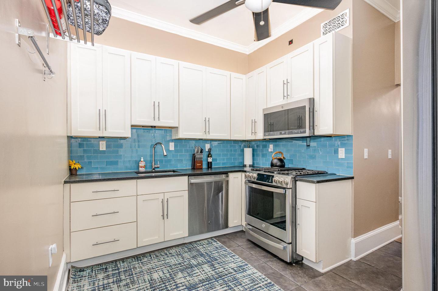 912 7TH ST NE, WASHINGTON, District Of Columbia 20002, 3 Bedrooms Bedrooms, ,1 BathroomBathrooms,Residential,For sale,912 7TH ST NE,DCDC2206582 MLS # DCDC2206582