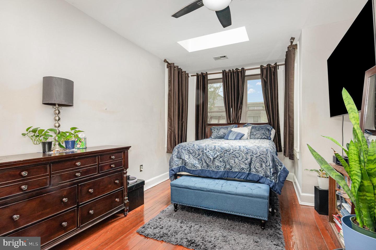 912 7TH ST NE, WASHINGTON, District Of Columbia 20002, 3 Bedrooms Bedrooms, ,1 BathroomBathrooms,Residential,For sale,912 7TH ST NE,DCDC2206582 MLS # DCDC2206582