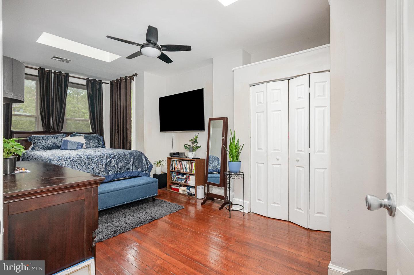 912 7TH ST NE, WASHINGTON, District Of Columbia 20002, 3 Bedrooms Bedrooms, ,1 BathroomBathrooms,Residential,For sale,912 7TH ST NE,DCDC2206582 MLS # DCDC2206582