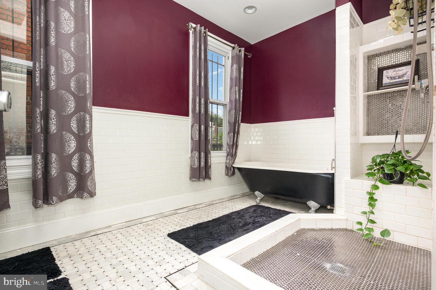 912 7TH ST NE, WASHINGTON, District Of Columbia 20002, 3 Bedrooms Bedrooms, ,1 BathroomBathrooms,Residential,For sale,912 7TH ST NE,DCDC2206582 MLS # DCDC2206582