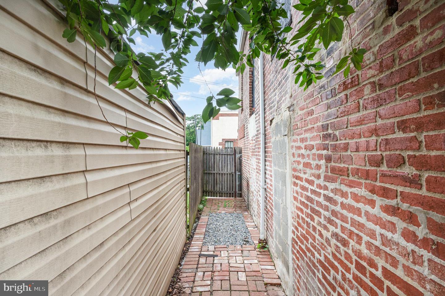 912 7TH ST NE, WASHINGTON, District Of Columbia 20002, 3 Bedrooms Bedrooms, ,1 BathroomBathrooms,Residential,For sale,912 7TH ST NE,DCDC2206582 MLS # DCDC2206582