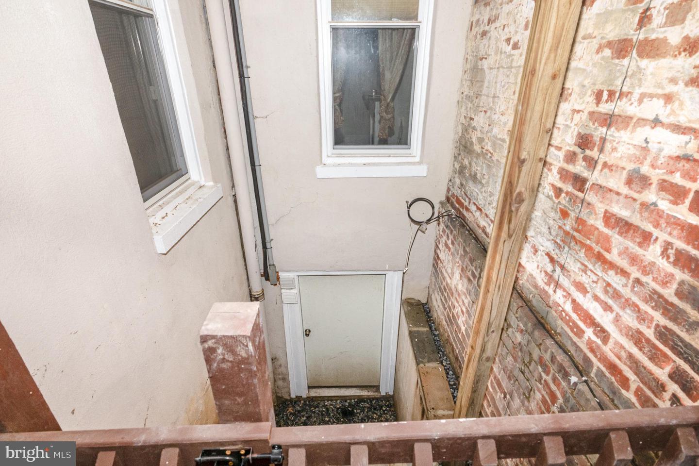 912 7TH ST NE, WASHINGTON, District Of Columbia 20002, 3 Bedrooms Bedrooms, ,1 BathroomBathrooms,Residential,For sale,912 7TH ST NE,DCDC2206582 MLS # DCDC2206582