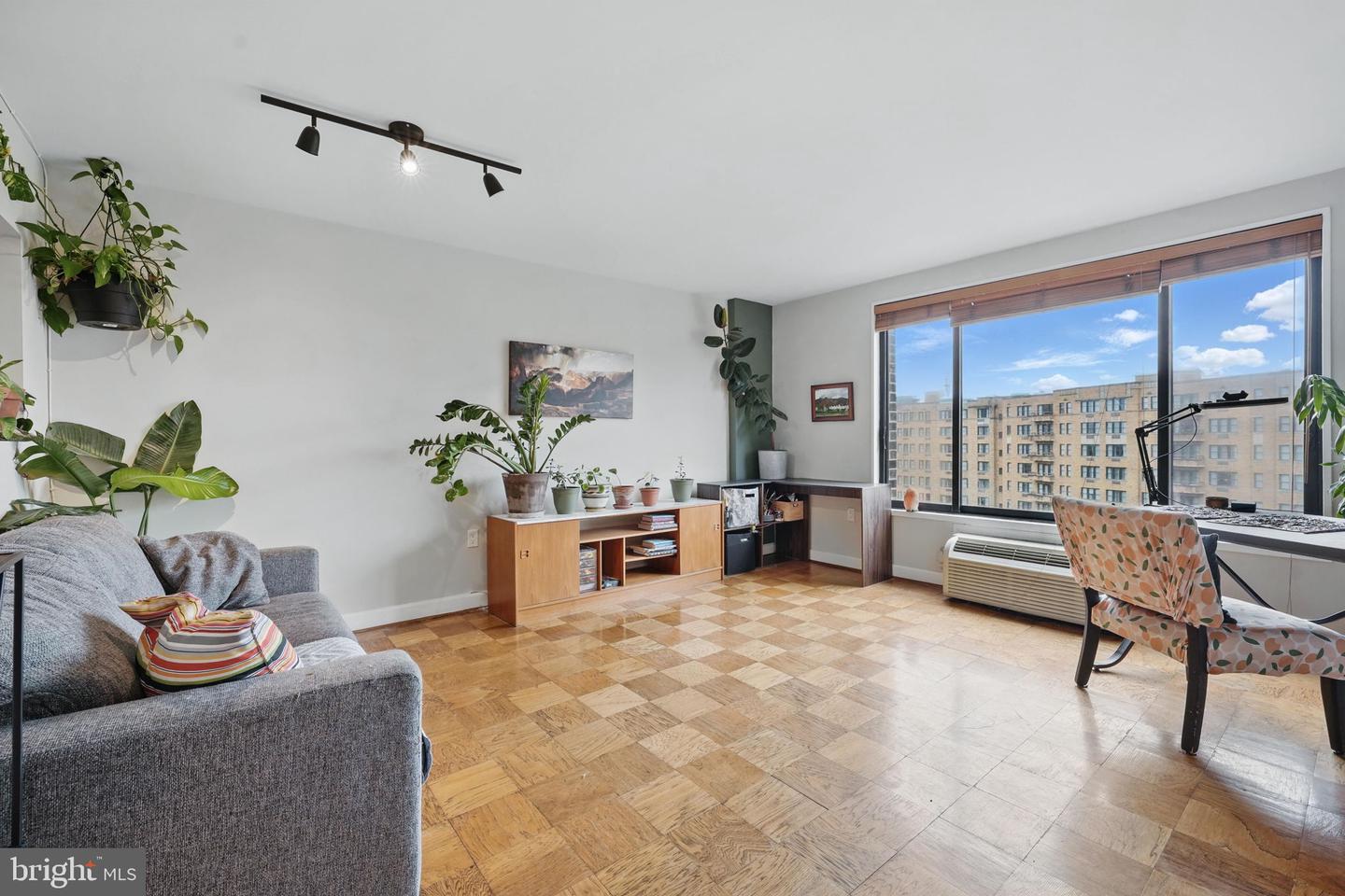 2501 CALVERT ST NW #811, WASHINGTON, District Of Columbia 20008, 1 Bedroom Bedrooms, ,1 BathroomBathrooms,Residential,For sale,2501 CALVERT ST NW #811,DCDC2206602 MLS # DCDC2206602