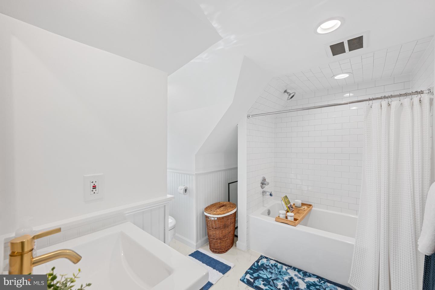 1307 CLEVELAND ST, ALEXANDRIA, Virginia 22302, 3 Bedrooms Bedrooms, ,3 BathroomsBathrooms,Residential,For sale,1307 CLEVELAND ST,VAAX2038478 MLS # VAAX2038478