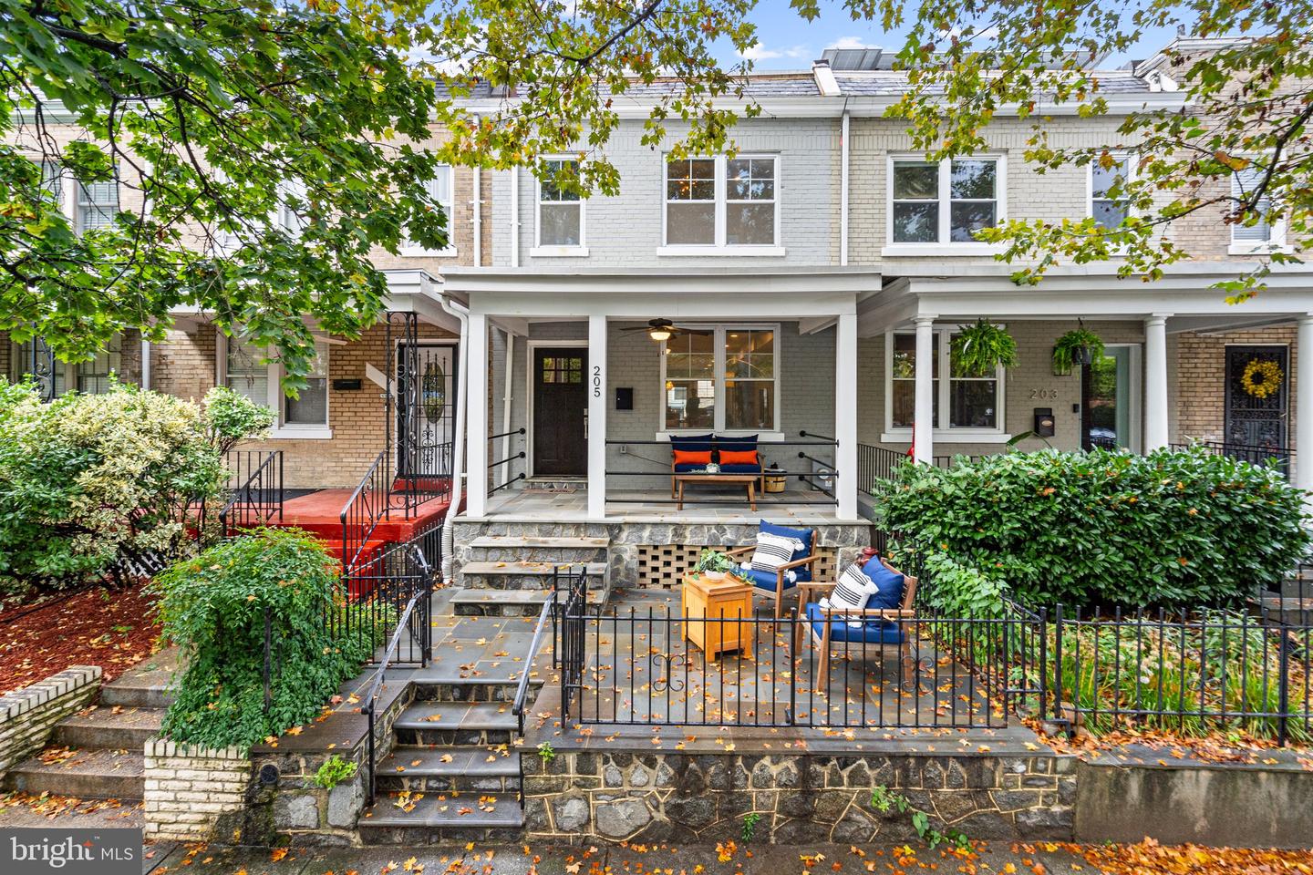 205 16TH ST SE, WASHINGTON, District Of Columbia 20003, 4 Bedrooms Bedrooms, ,3 BathroomsBathrooms,Residential,For sale,205 16TH ST SE,DCDC2191210 MLS # DCDC2191210