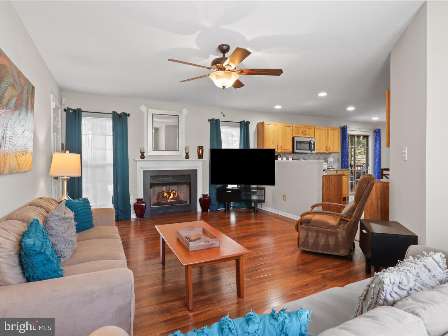3273 MOUNTAIN LAUREL LOOP, DUMFRIES, Virginia 22026, 4 Bedrooms Bedrooms, ,3 BathroomsBathrooms,Residential,For sale,3273 MOUNTAIN LAUREL LOOP,VAPW2090334 MLS # VAPW2090334
