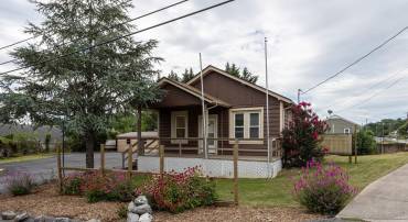 2408 CEDAR ST, STAUNTON, Virginia 24401, 2 Bedrooms Bedrooms, ,1 BathroomBathrooms,Residential,2408 CEDAR ST,660773 MLS # 660773