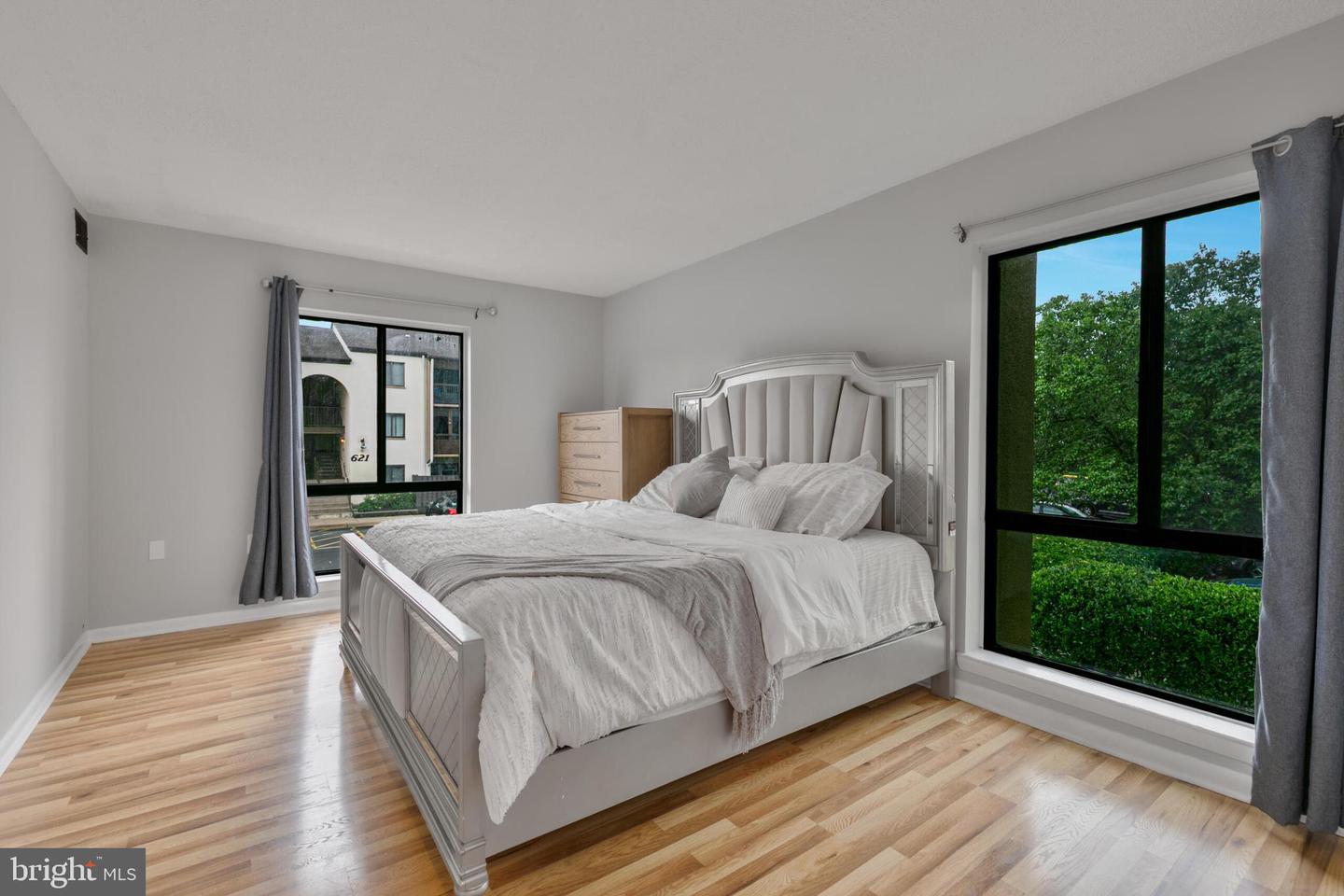 623 CENTER ST #101, HERNDON, Virginia 20170, 2 Bedrooms Bedrooms, 7 Rooms Rooms,2 BathroomsBathrooms,Residential,For sale,623 CENTER ST #101,VAFX2234154 MLS # VAFX2234154