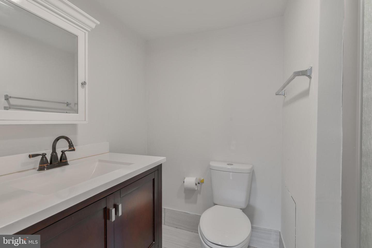 623 CENTER ST #101, HERNDON, Virginia 20170, 2 Bedrooms Bedrooms, 7 Rooms Rooms,2 BathroomsBathrooms,Residential,For sale,623 CENTER ST #101,VAFX2234154 MLS # VAFX2234154