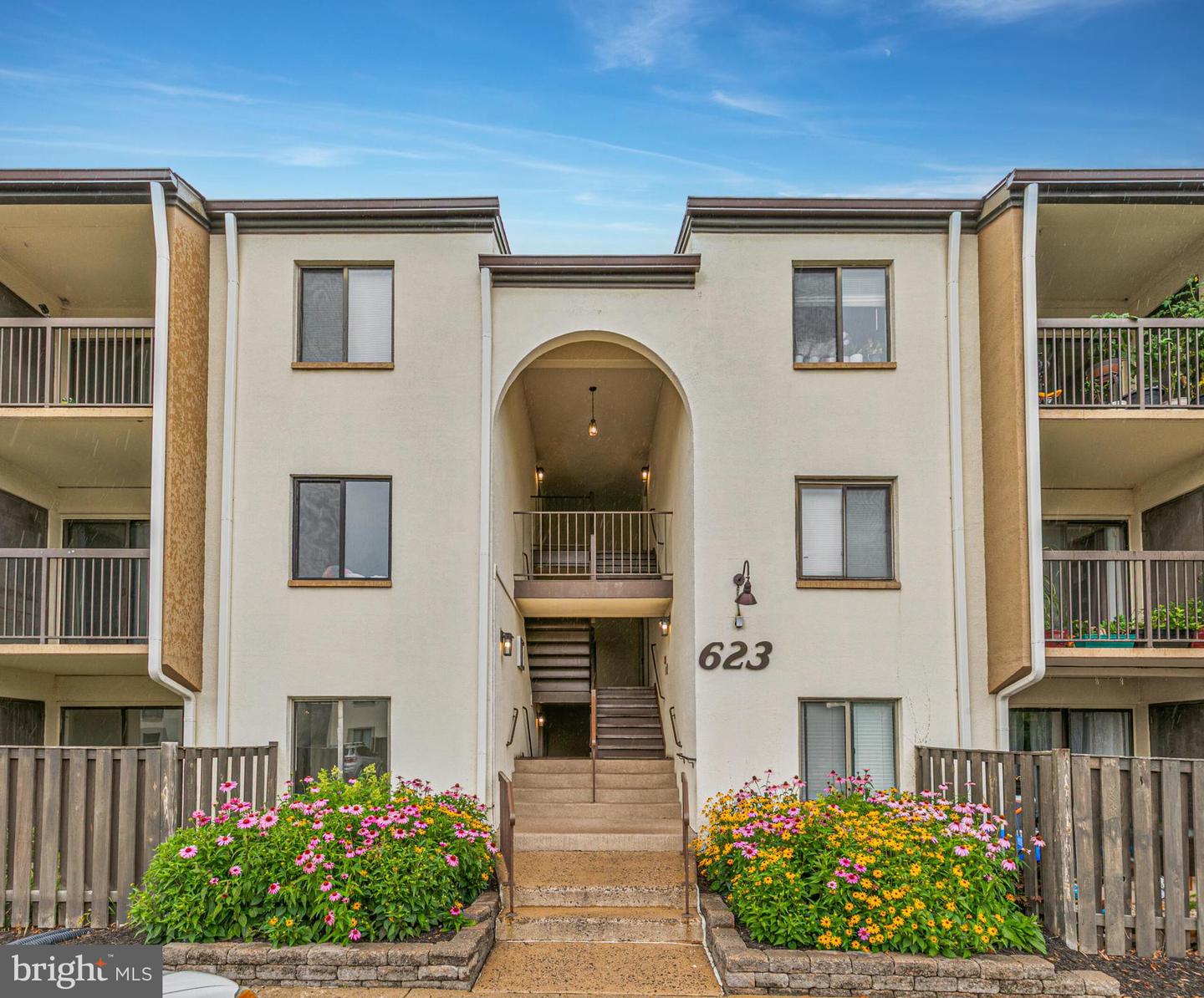 623 CENTER ST #101, HERNDON, Virginia 20170, 2 Bedrooms Bedrooms, 7 Rooms Rooms,2 BathroomsBathrooms,Residential,For sale,623 CENTER ST #101,VAFX2234154 MLS # VAFX2234154
