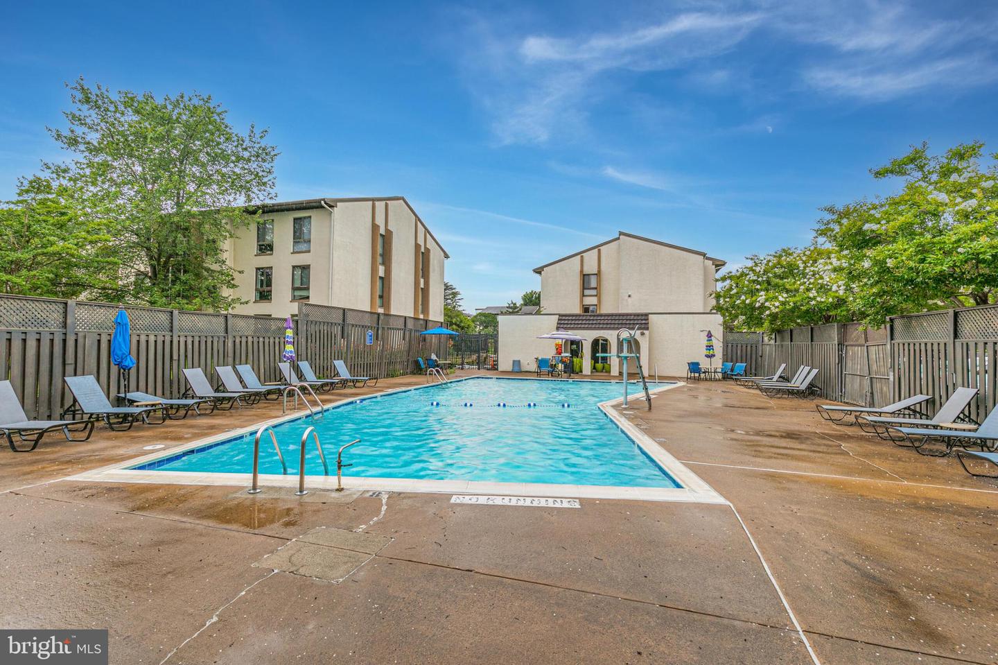 623 CENTER ST #101, HERNDON, Virginia 20170, 2 Bedrooms Bedrooms, 7 Rooms Rooms,2 BathroomsBathrooms,Residential,For sale,623 CENTER ST #101,VAFX2234154 MLS # VAFX2234154