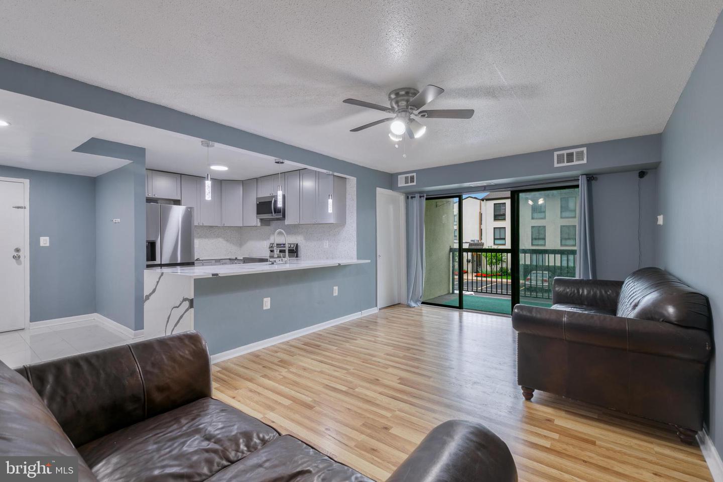 623 CENTER ST #101, HERNDON, Virginia 20170, 2 Bedrooms Bedrooms, 7 Rooms Rooms,2 BathroomsBathrooms,Residential,For sale,623 CENTER ST #101,VAFX2234154 MLS # VAFX2234154