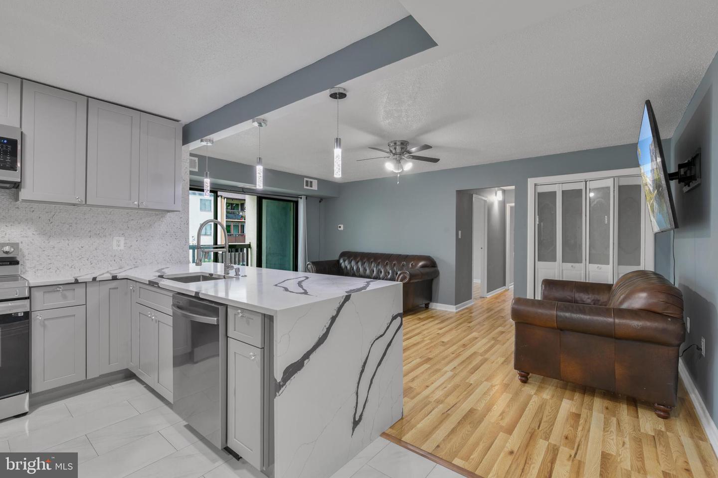 623 CENTER ST #101, HERNDON, Virginia 20170, 2 Bedrooms Bedrooms, 7 Rooms Rooms,2 BathroomsBathrooms,Residential,For sale,623 CENTER ST #101,VAFX2234154 MLS # VAFX2234154