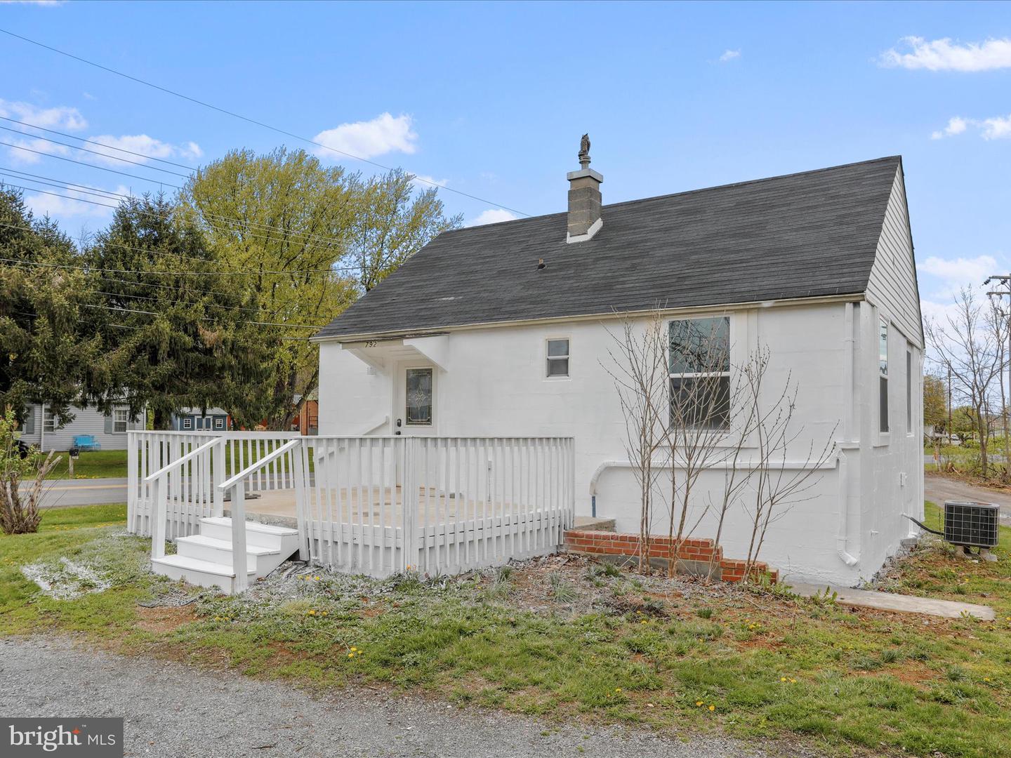 792 FOX DR, WINCHESTER, Virginia 22602, 2 Bedrooms Bedrooms, ,1 BathroomBathrooms,Residential,For sale,792 FOX DR,VAFV2033474 MLS # VAFV2033474