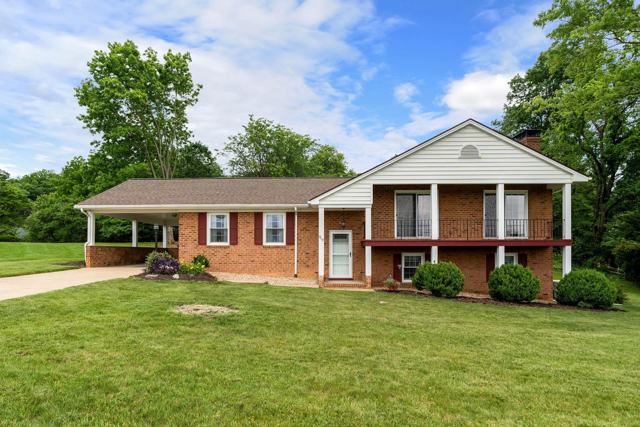 803 LAMMERMOOR DR, STAUNTON, Virginia 24401, 4 Bedrooms Bedrooms, ,3 BathroomsBathrooms,Residential,Braeburn Gem,803 LAMMERMOOR DR,665919 MLS # 665919