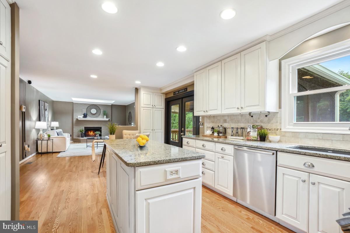 5205 DUNLEIGH DR, BURKE, Virginia 22015, 4 Bedrooms Bedrooms, ,2 BathroomsBathrooms,Residential,For sale,5205 DUNLEIGH DR,VAFX2235936 MLS # VAFX2235936