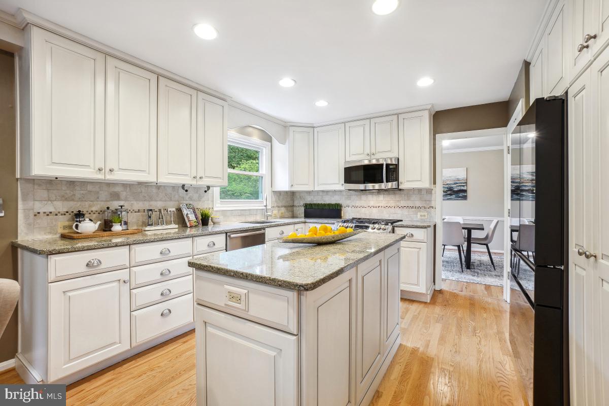 5205 DUNLEIGH DR, BURKE, Virginia 22015, 4 Bedrooms Bedrooms, ,2 BathroomsBathrooms,Residential,For sale,5205 DUNLEIGH DR,VAFX2235936 MLS # VAFX2235936