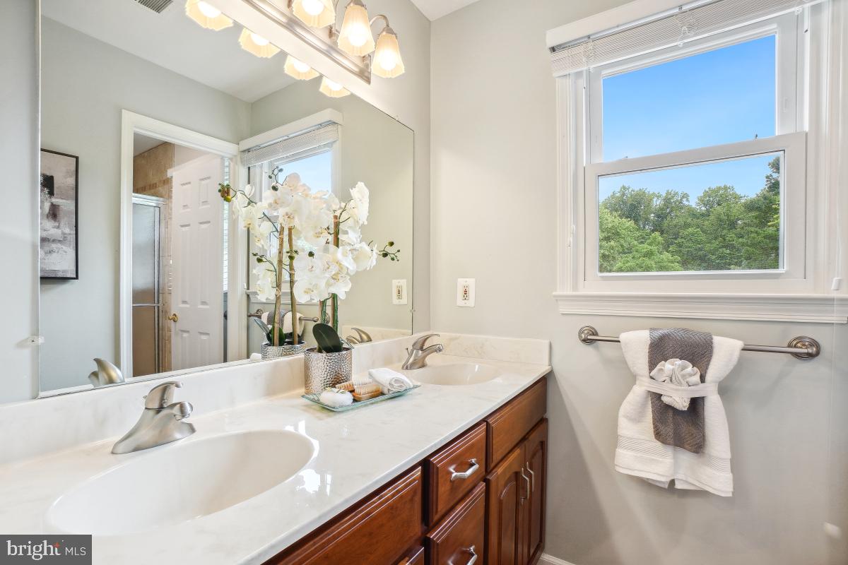 5205 DUNLEIGH DR, BURKE, Virginia 22015, 4 Bedrooms Bedrooms, ,2 BathroomsBathrooms,Residential,For sale,5205 DUNLEIGH DR,VAFX2235936 MLS # VAFX2235936
