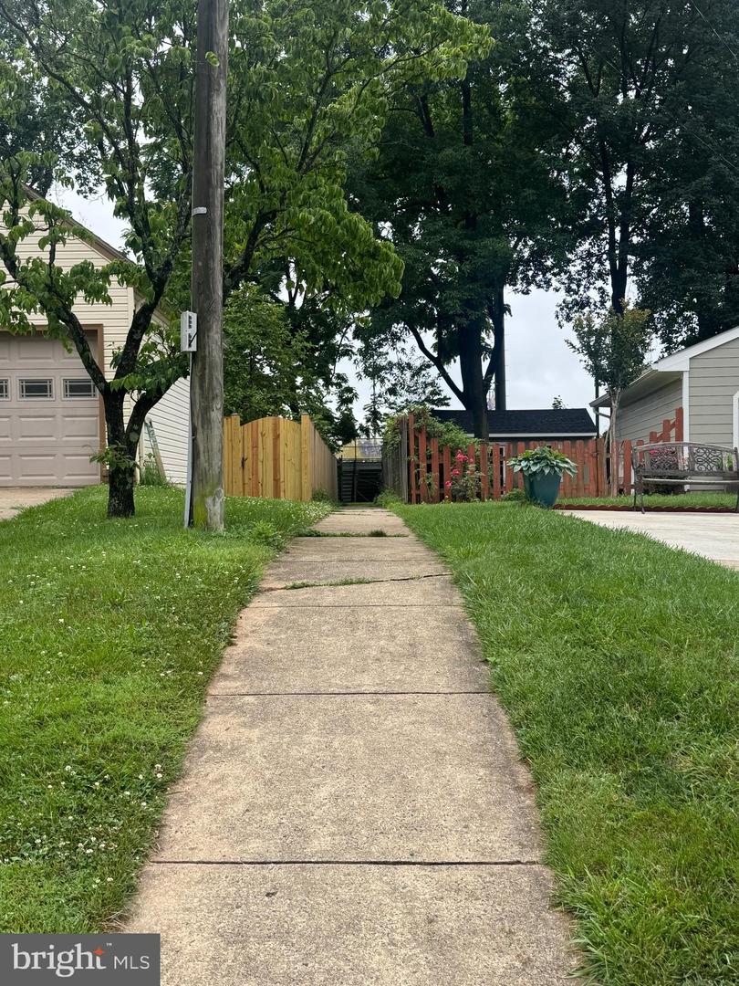 5205 DUNLEIGH DR, BURKE, Virginia 22015, 4 Bedrooms Bedrooms, ,2 BathroomsBathrooms,Residential,For sale,5205 DUNLEIGH DR,VAFX2235936 MLS # VAFX2235936