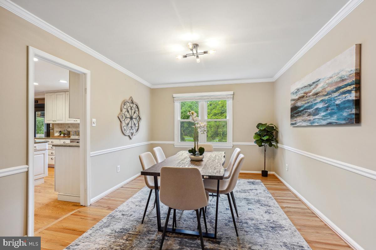5205 DUNLEIGH DR, BURKE, Virginia 22015, 4 Bedrooms Bedrooms, ,2 BathroomsBathrooms,Residential,For sale,5205 DUNLEIGH DR,VAFX2235936 MLS # VAFX2235936