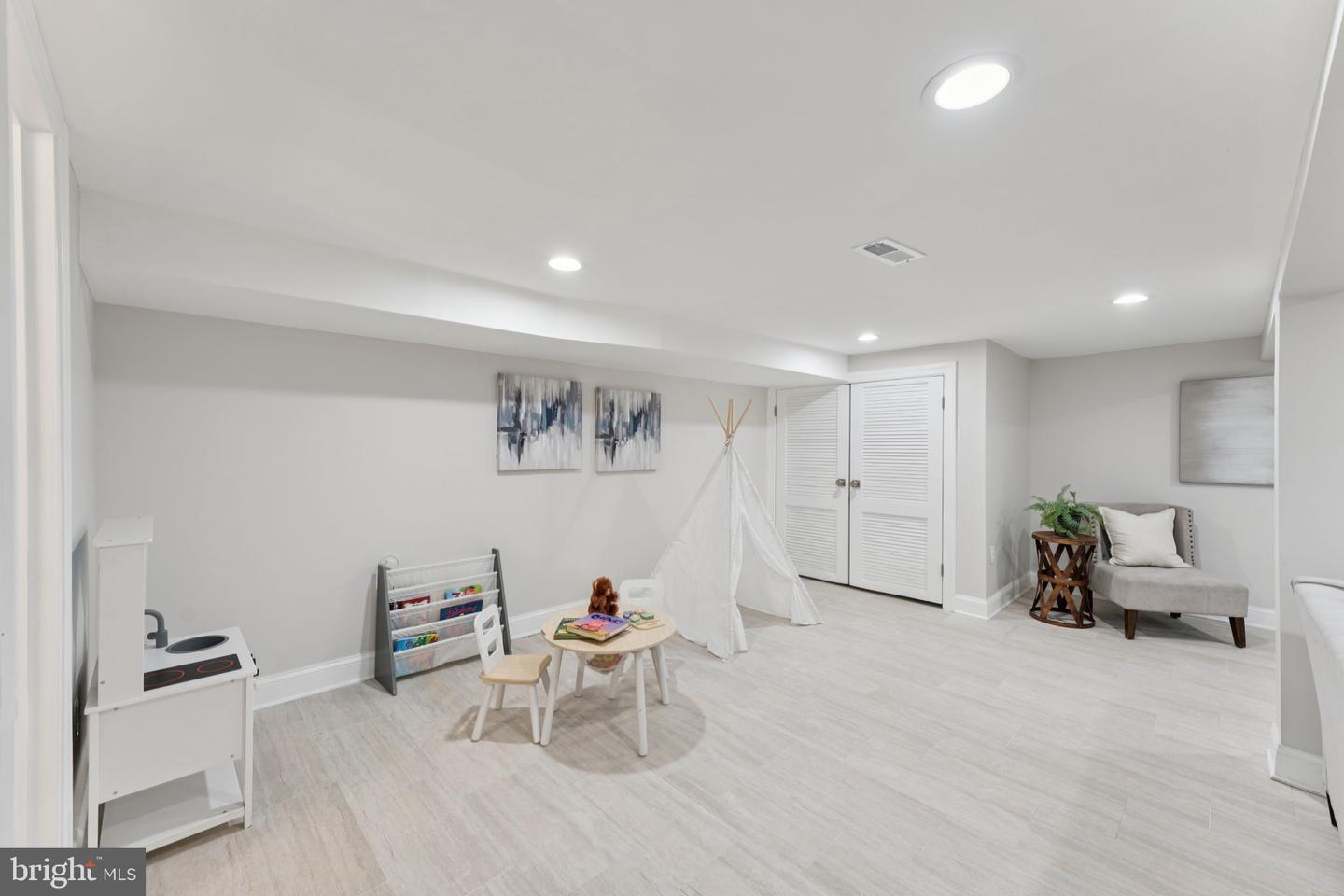 17 LONGFELLOW ST NW, WASHINGTON, District Of Columbia 20011, 3 Bedrooms Bedrooms, ,3 BathroomsBathrooms,Residential,For sale,17 LONGFELLOW ST NW,DCDC2197558 MLS # DCDC2197558