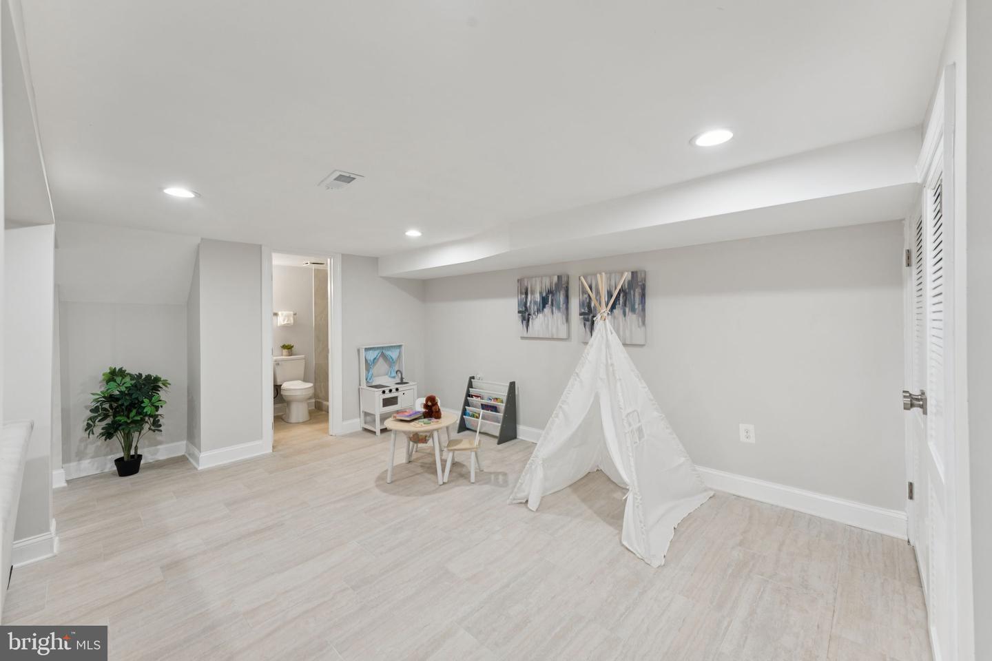 17 LONGFELLOW ST NW, WASHINGTON, District Of Columbia 20011, 3 Bedrooms Bedrooms, ,3 BathroomsBathrooms,Residential,For sale,17 LONGFELLOW ST NW,DCDC2197558 MLS # DCDC2197558