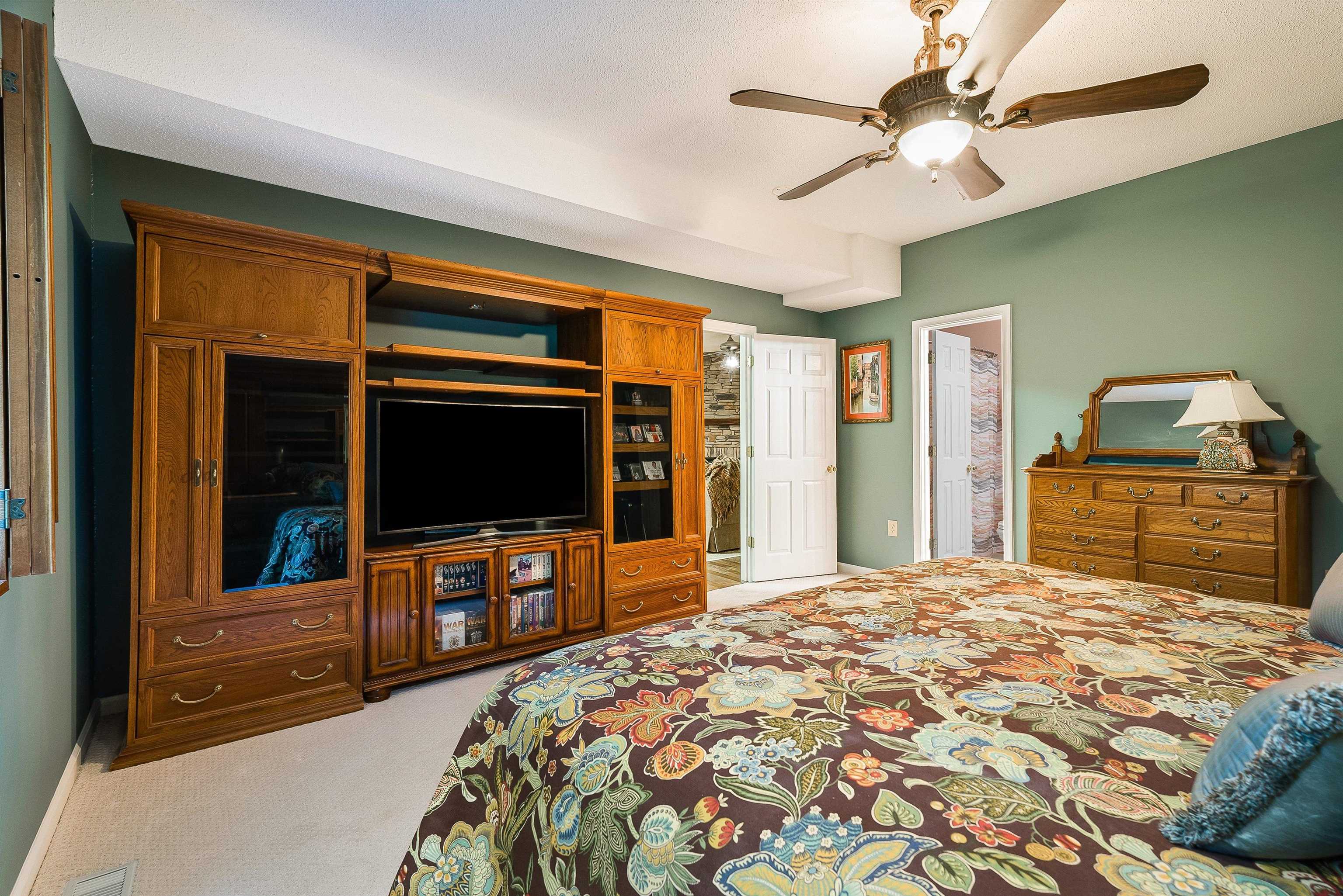 258 TURKEY DR, MCGAHEYSVILLE, Virginia 22840, 6 Bedrooms Bedrooms, ,4 BathroomsBathrooms,Residential,258 TURKEY DR,665936 MLS # 665936