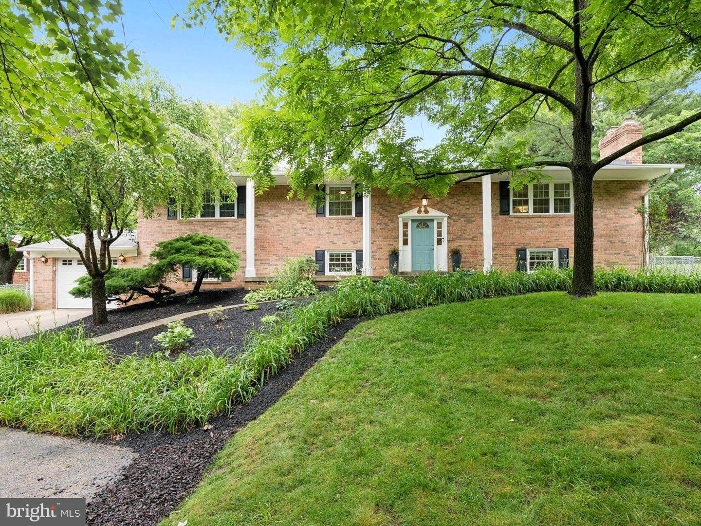 828 MONROE ST, HERNDON, Virginia 20170, 5 Bedrooms Bedrooms, ,3 BathroomsBathrooms,Residential,For sale,828 MONROE ST,VAFX2238744 MLS # VAFX2238744