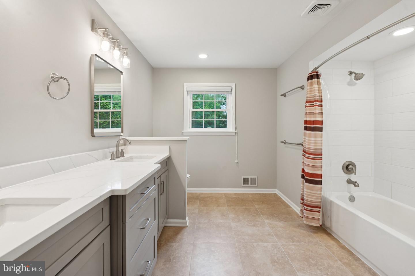 828 MONROE ST, HERNDON, Virginia 20170, 5 Bedrooms Bedrooms, ,3 BathroomsBathrooms,Residential,For sale,828 MONROE ST,VAFX2238744 MLS # VAFX2238744