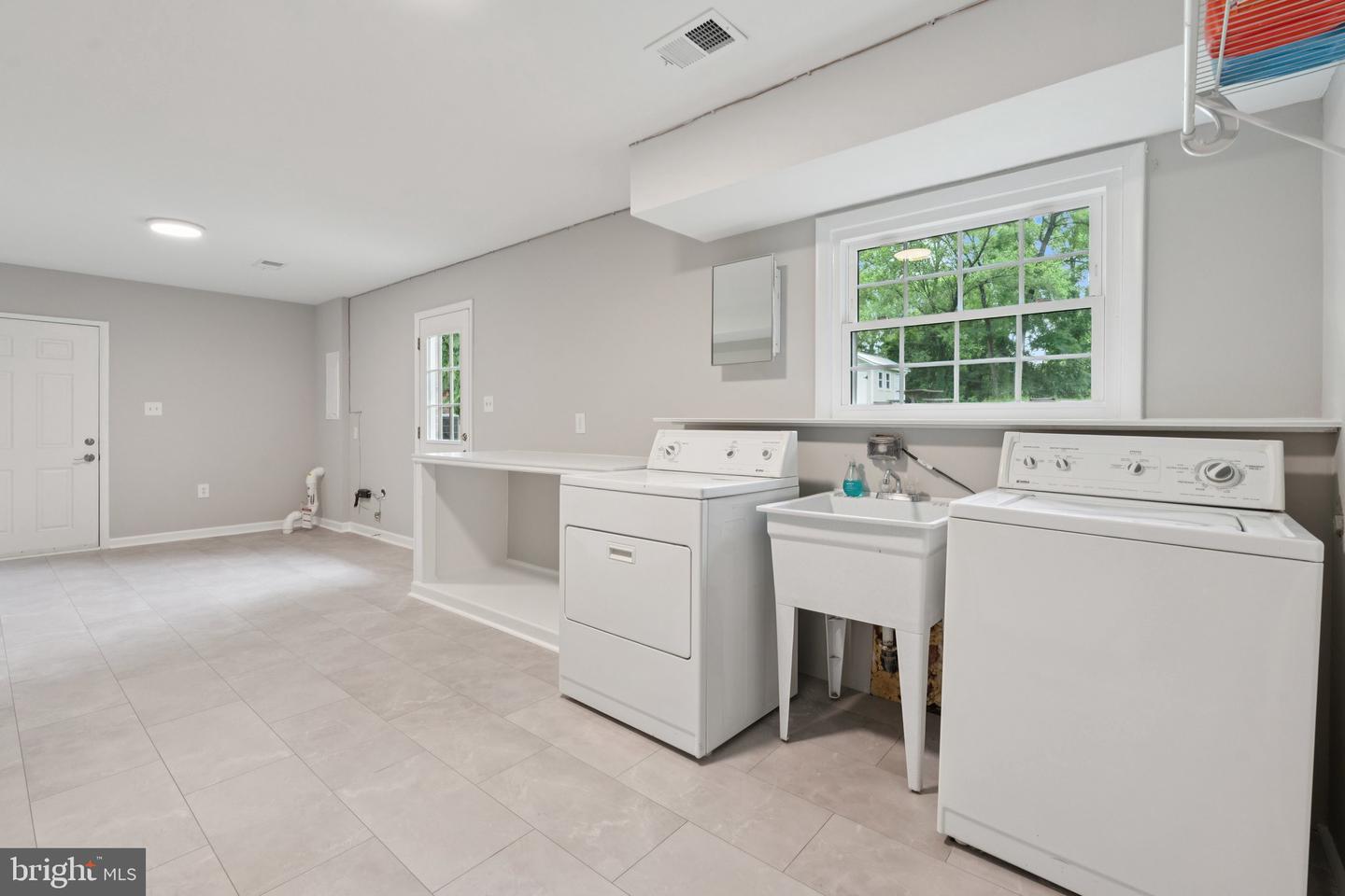 828 MONROE ST, HERNDON, Virginia 20170, 5 Bedrooms Bedrooms, ,3 BathroomsBathrooms,Residential,For sale,828 MONROE ST,VAFX2238744 MLS # VAFX2238744