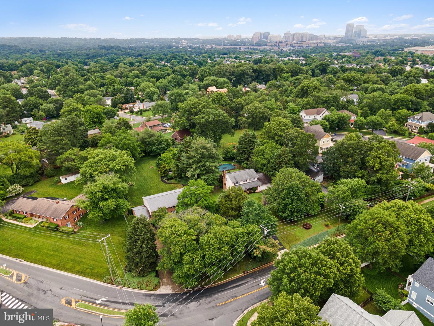 828 MONROE ST, HERNDON, Virginia 20170, 5 Bedrooms Bedrooms, ,3 BathroomsBathrooms,Residential,For sale,828 MONROE ST,VAFX2238744 MLS # VAFX2238744