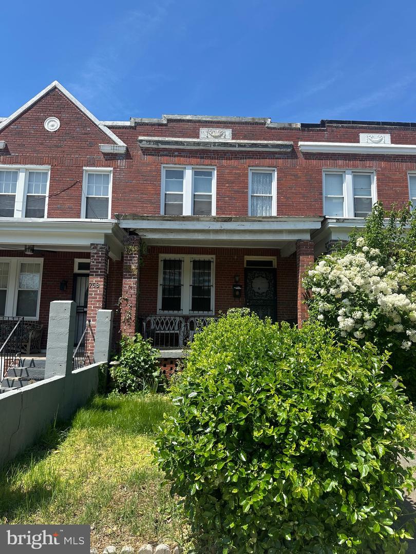 760 19TH ST NE, WASHINGTON, District Of Columbia 20002, 4 Bedrooms Bedrooms, ,1 BathroomBathrooms,Residential,For sale,760 19TH ST NE,DCDC2199144 MLS # DCDC2199144
