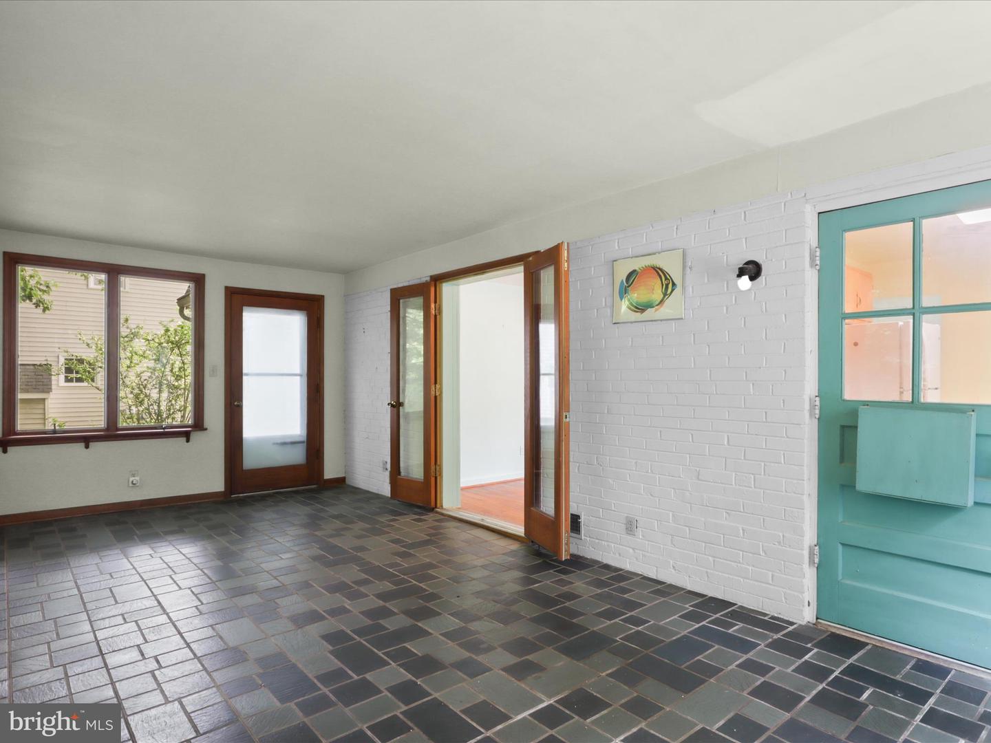 6542 35TH RD N, ARLINGTON, Virginia 22213, 6 Bedrooms Bedrooms, ,3 BathroomsBathrooms,Residential,For sale,6542 35TH RD N,VAAR2057330 MLS # VAAR2057330