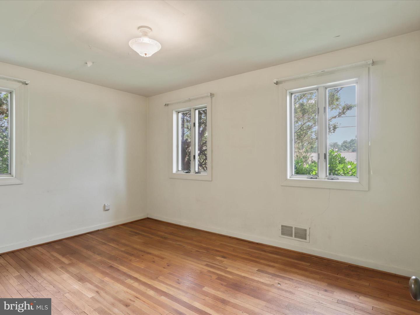 6542 35TH RD N, ARLINGTON, Virginia 22213, 6 Bedrooms Bedrooms, ,3 BathroomsBathrooms,Residential,For sale,6542 35TH RD N,VAAR2057330 MLS # VAAR2057330