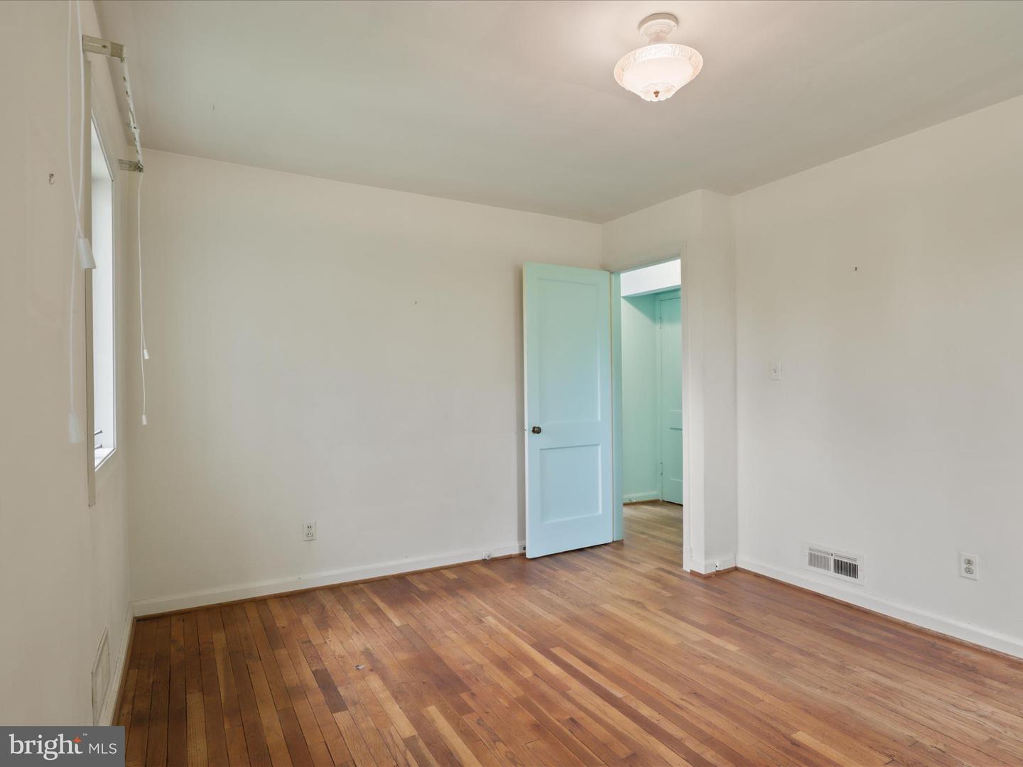 6542 35TH RD N, ARLINGTON, Virginia 22213, 6 Bedrooms Bedrooms, ,3 BathroomsBathrooms,Residential,For sale,6542 35TH RD N,VAAR2057330 MLS # VAAR2057330