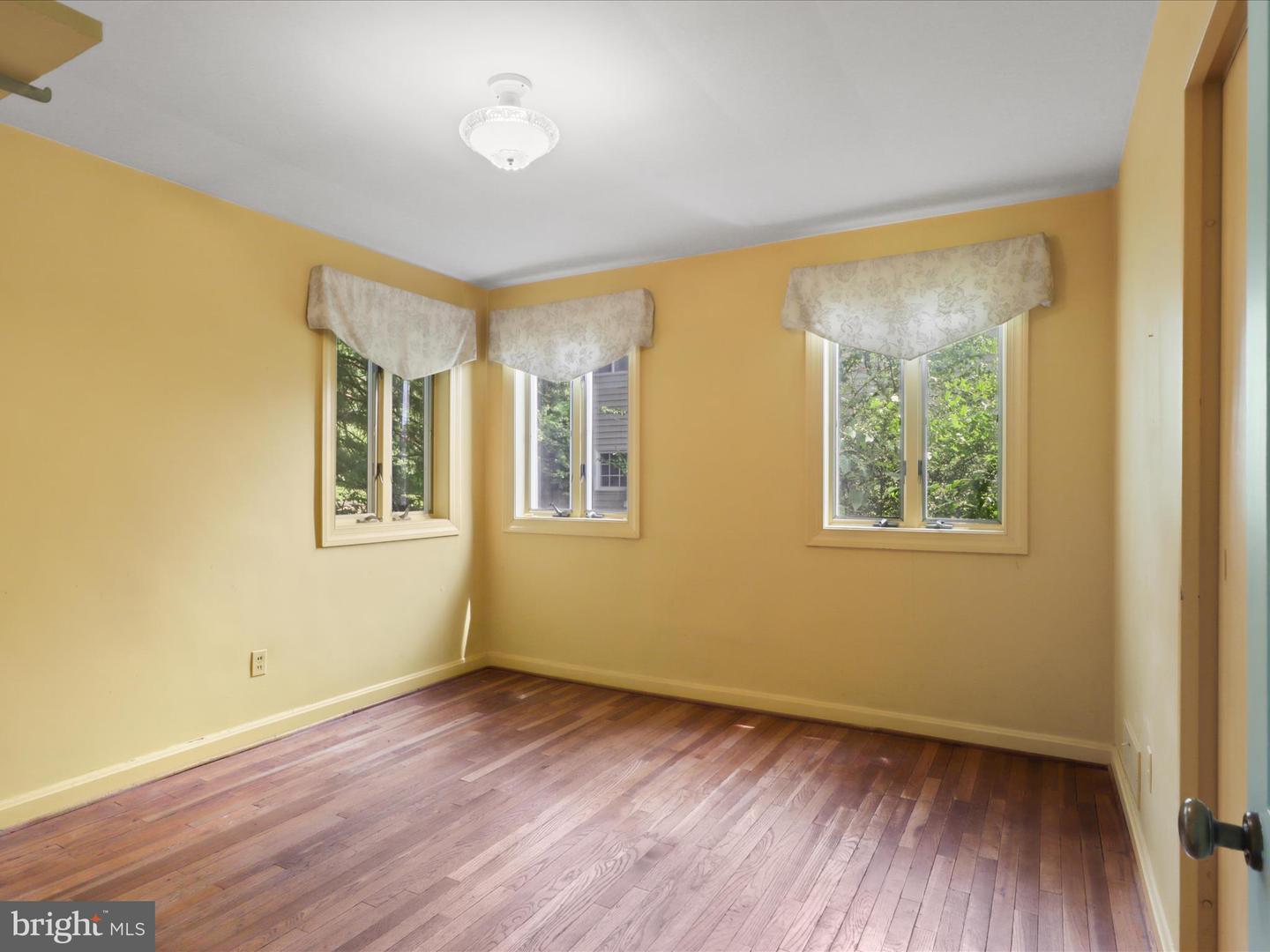 6542 35TH RD N, ARLINGTON, Virginia 22213, 6 Bedrooms Bedrooms, ,3 BathroomsBathrooms,Residential,For sale,6542 35TH RD N,VAAR2057330 MLS # VAAR2057330