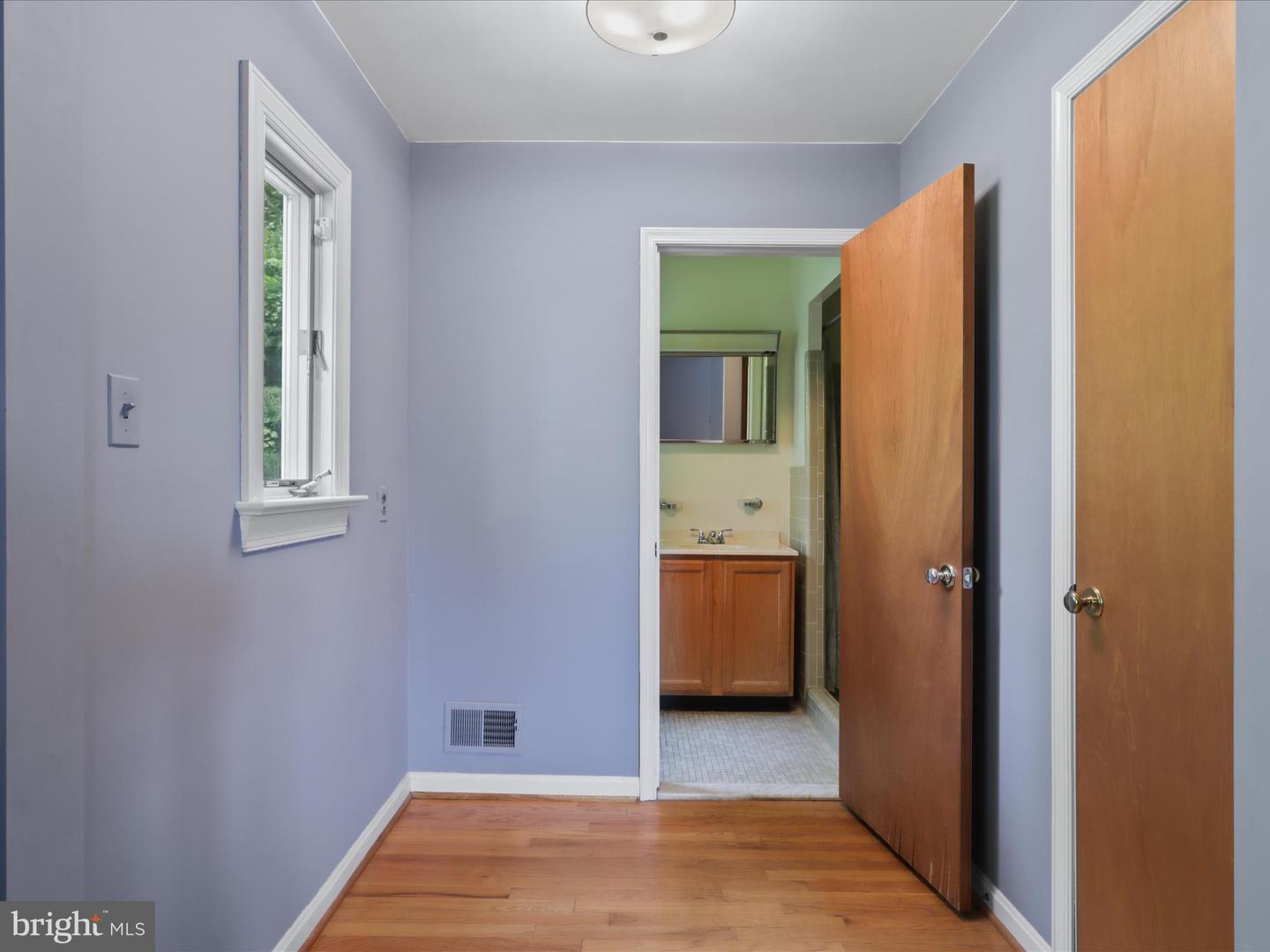 6542 35TH RD N, ARLINGTON, Virginia 22213, 6 Bedrooms Bedrooms, ,3 BathroomsBathrooms,Residential,For sale,6542 35TH RD N,VAAR2057330 MLS # VAAR2057330