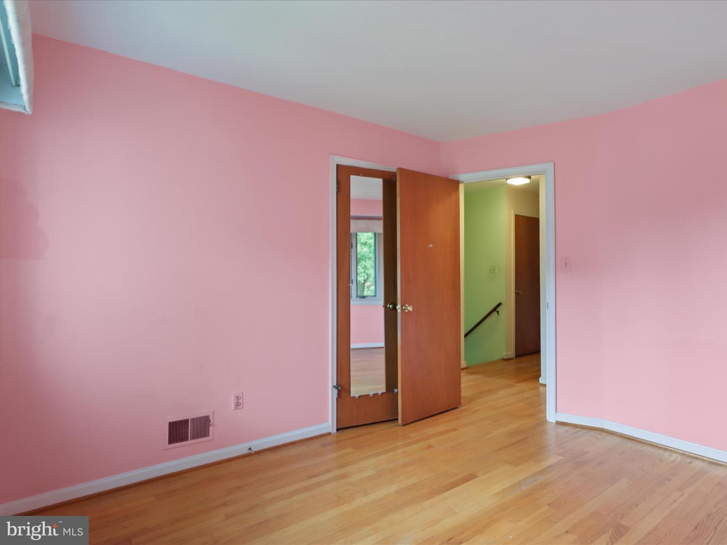 6542 35TH RD N, ARLINGTON, Virginia 22213, 6 Bedrooms Bedrooms, ,3 BathroomsBathrooms,Residential,For sale,6542 35TH RD N,VAAR2057330 MLS # VAAR2057330