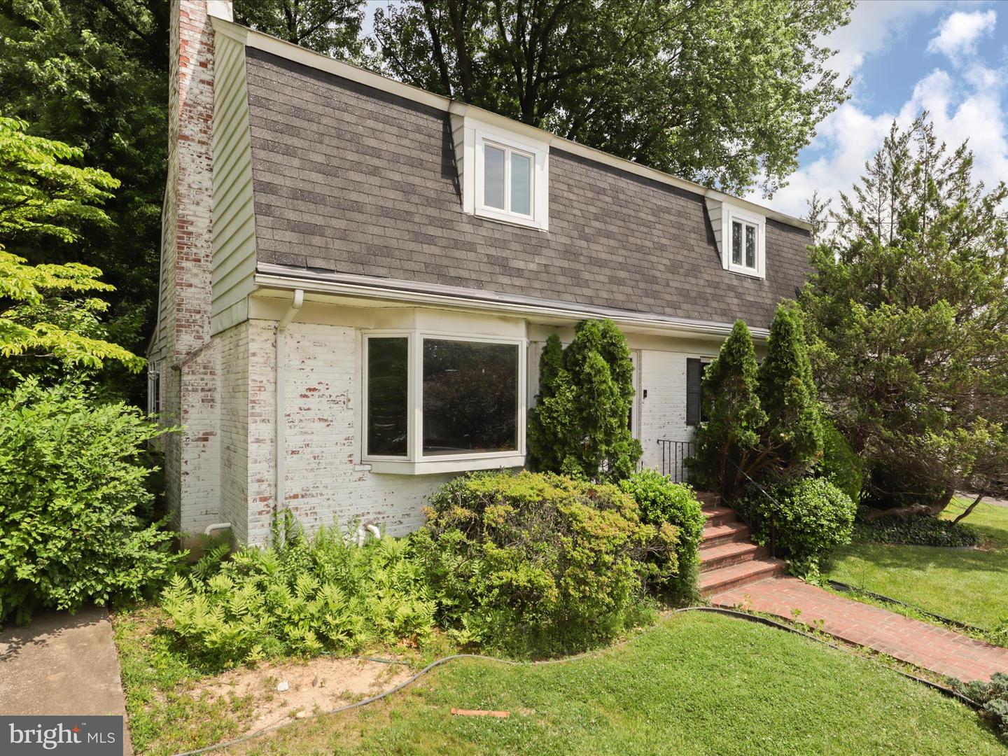 6542 35TH RD N, ARLINGTON, Virginia 22213, 6 Bedrooms Bedrooms, ,3 BathroomsBathrooms,Residential,For sale,6542 35TH RD N,VAAR2057330 MLS # VAAR2057330