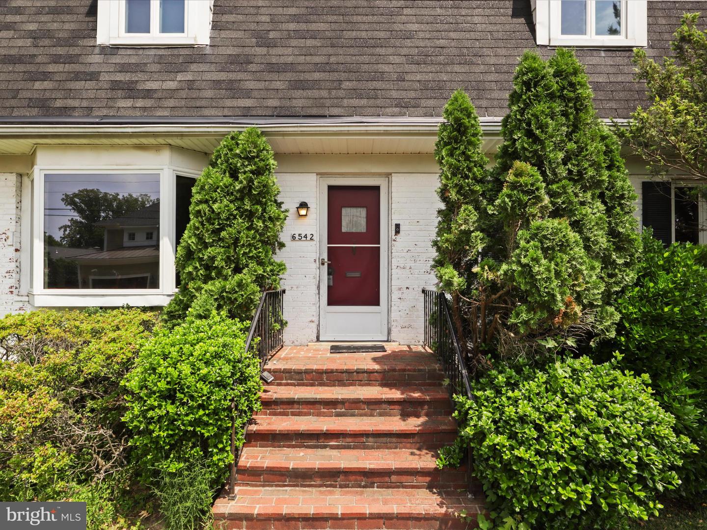 6542 35TH RD N, ARLINGTON, Virginia 22213, 6 Bedrooms Bedrooms, ,3 BathroomsBathrooms,Residential,For sale,6542 35TH RD N,VAAR2057330 MLS # VAAR2057330