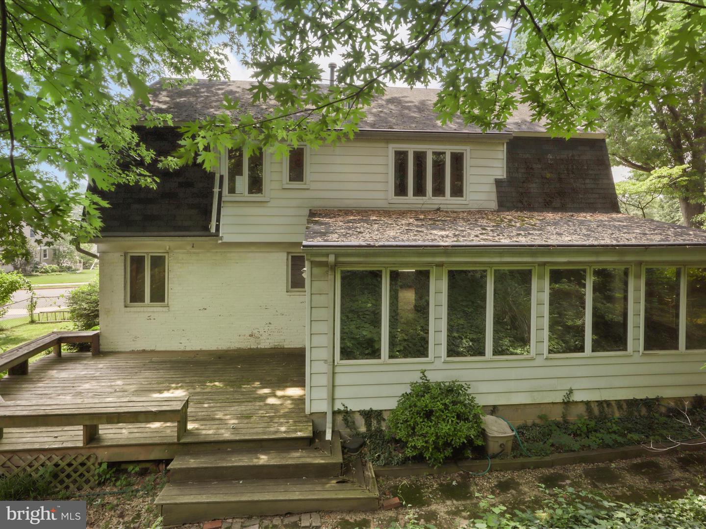6542 35TH RD N, ARLINGTON, Virginia 22213, 6 Bedrooms Bedrooms, ,3 BathroomsBathrooms,Residential,For sale,6542 35TH RD N,VAAR2057330 MLS # VAAR2057330
