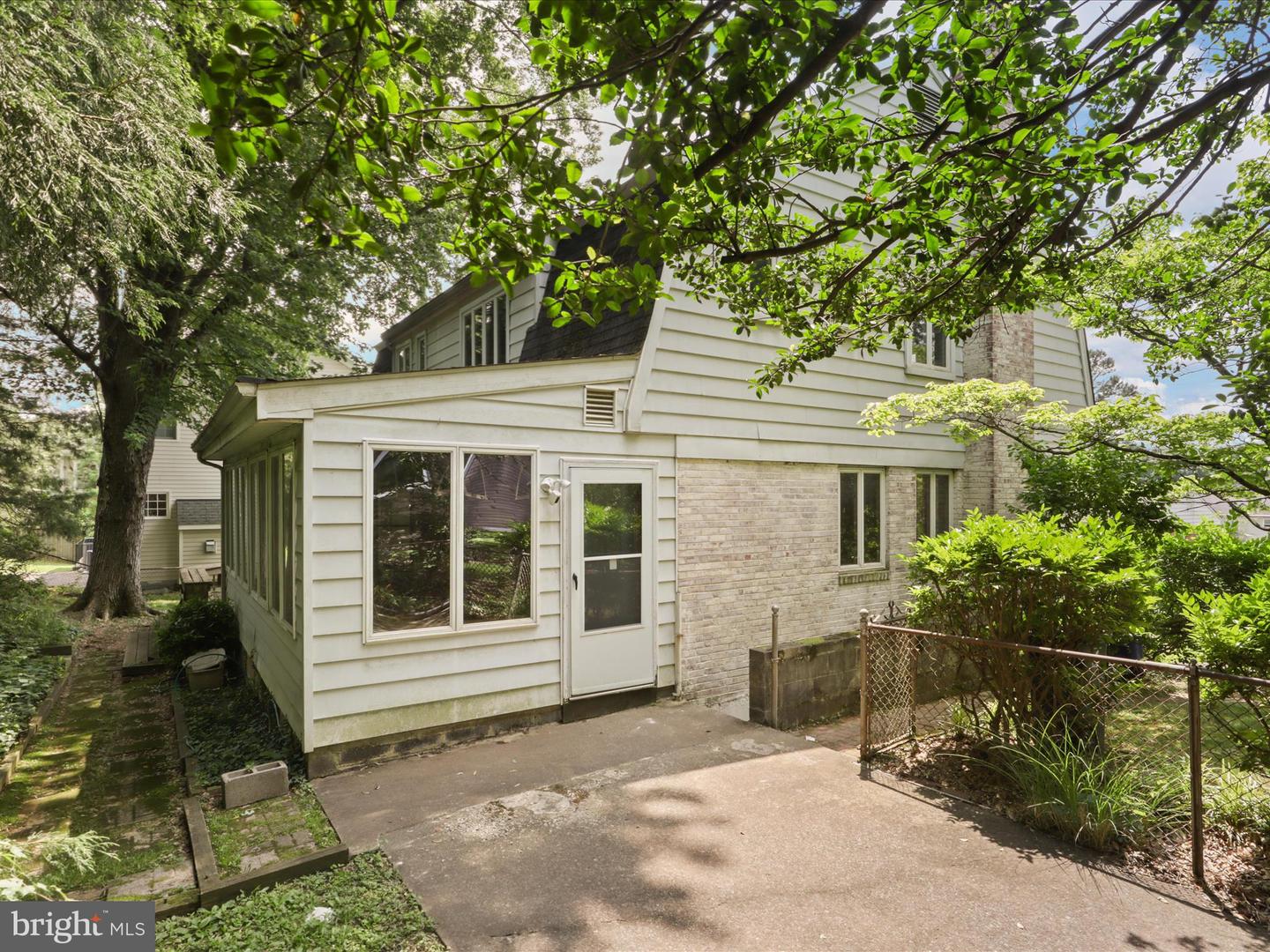 6542 35TH RD N, ARLINGTON, Virginia 22213, 6 Bedrooms Bedrooms, ,3 BathroomsBathrooms,Residential,For sale,6542 35TH RD N,VAAR2057330 MLS # VAAR2057330