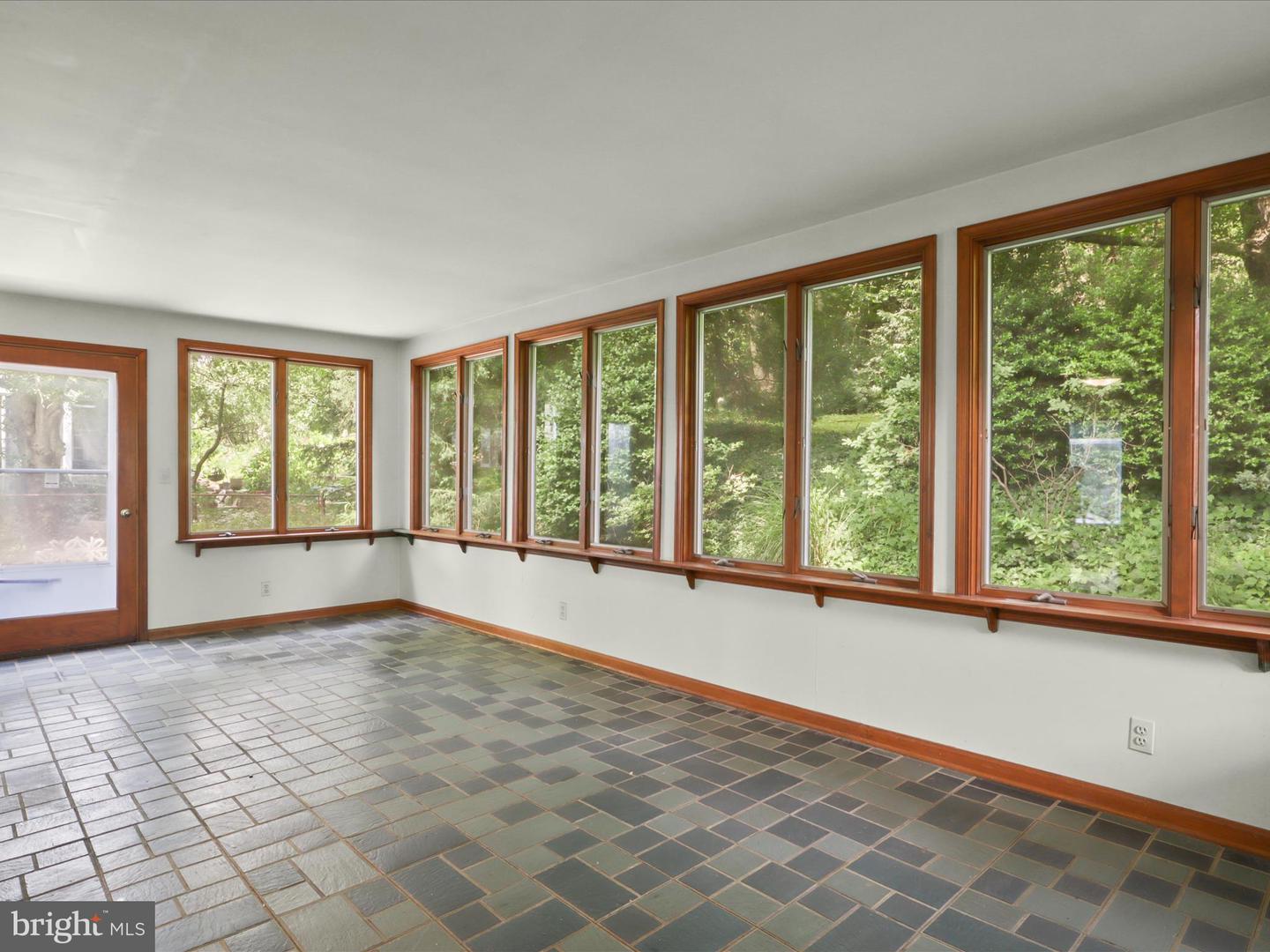 6542 35TH RD N, ARLINGTON, Virginia 22213, 6 Bedrooms Bedrooms, ,3 BathroomsBathrooms,Residential,For sale,6542 35TH RD N,VAAR2057330 MLS # VAAR2057330