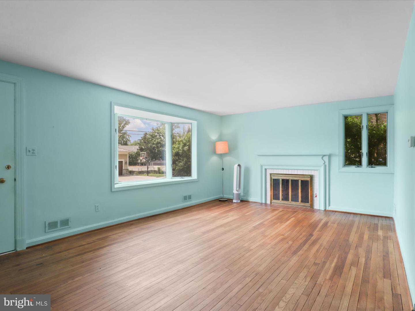 6542 35TH RD N, ARLINGTON, Virginia 22213, 6 Bedrooms Bedrooms, ,3 BathroomsBathrooms,Residential,For sale,6542 35TH RD N,VAAR2057330 MLS # VAAR2057330