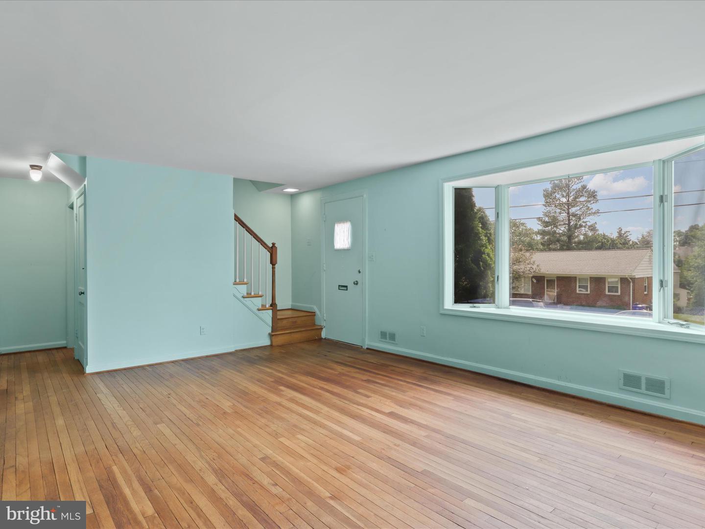 6542 35TH RD N, ARLINGTON, Virginia 22213, 6 Bedrooms Bedrooms, ,3 BathroomsBathrooms,Residential,For sale,6542 35TH RD N,VAAR2057330 MLS # VAAR2057330
