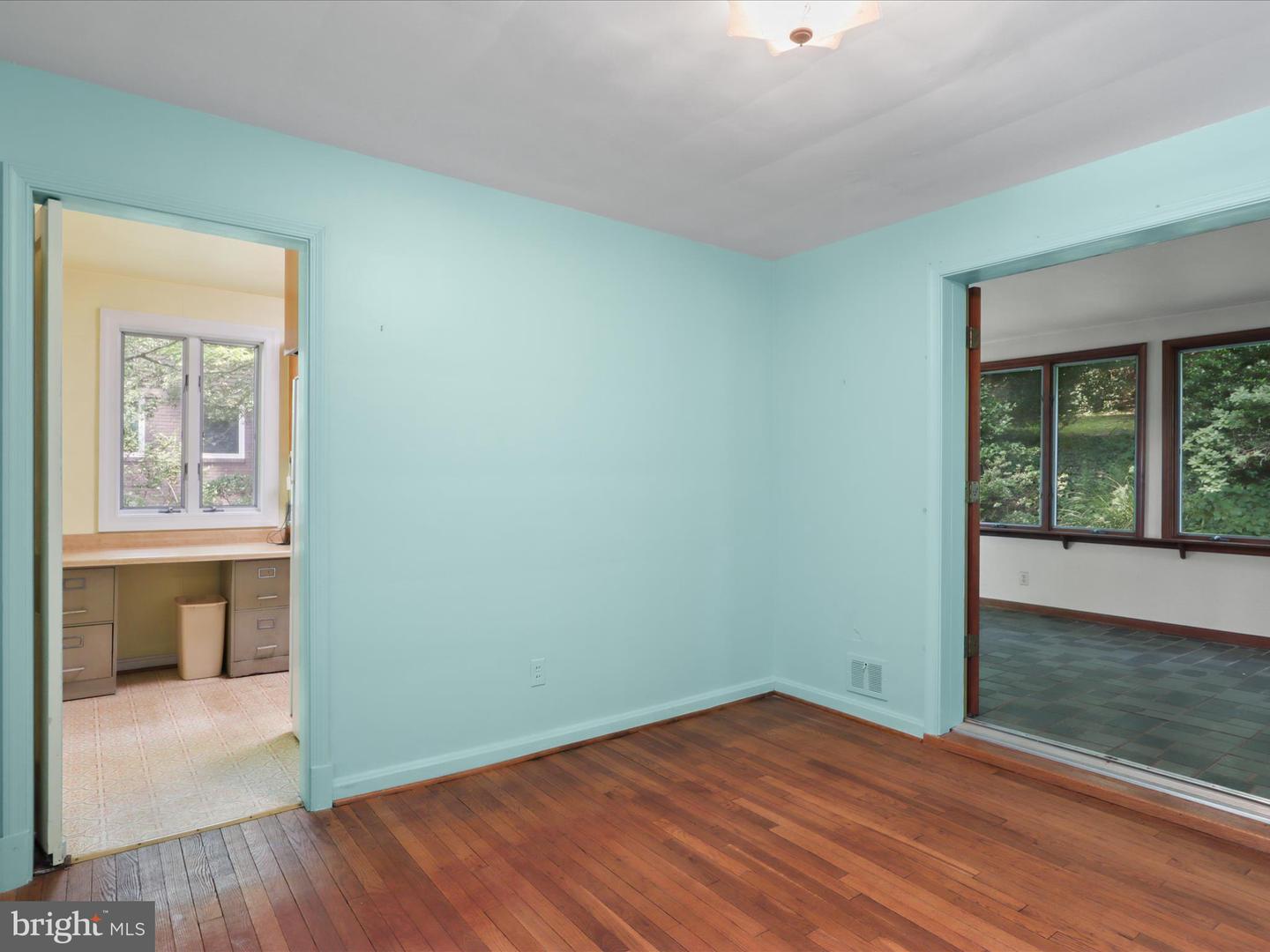 6542 35TH RD N, ARLINGTON, Virginia 22213, 6 Bedrooms Bedrooms, ,3 BathroomsBathrooms,Residential,For sale,6542 35TH RD N,VAAR2057330 MLS # VAAR2057330